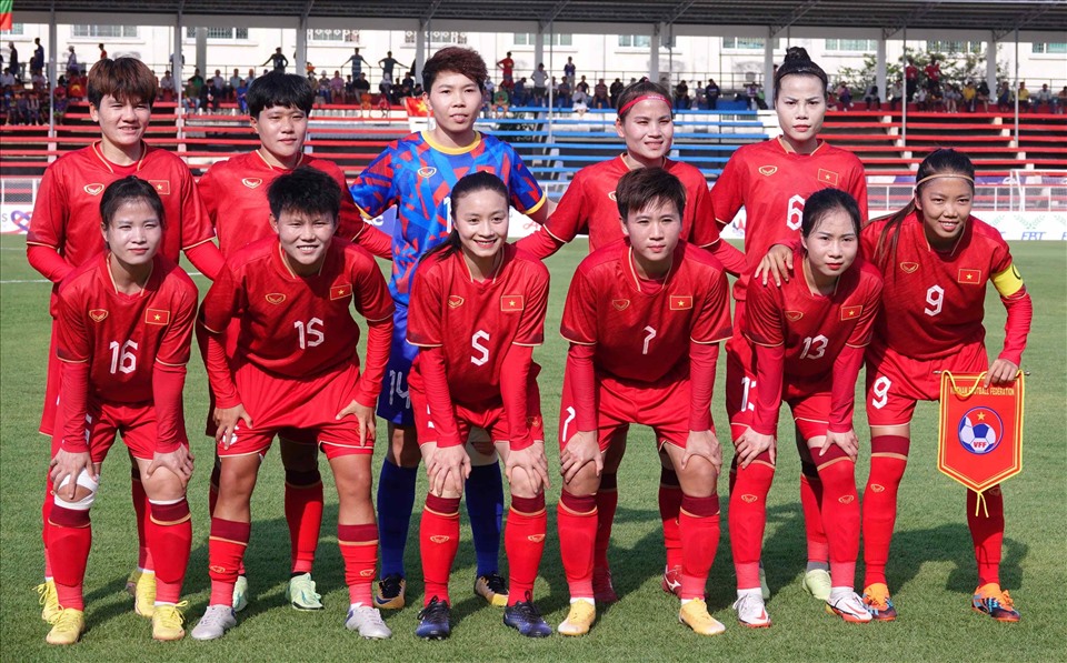 Tuyển nữ Việt Nam có một số điều chỉnh nhân sự trong đội hình xuất phát gặp Myanmar chiều 6.5, so với trận thắng Malaysia 3-0. Theo đó, một số trụ cột đã trở lại đội hình chính như thủ môn Kim Thanh, tiền vệ Tuyết Dung...