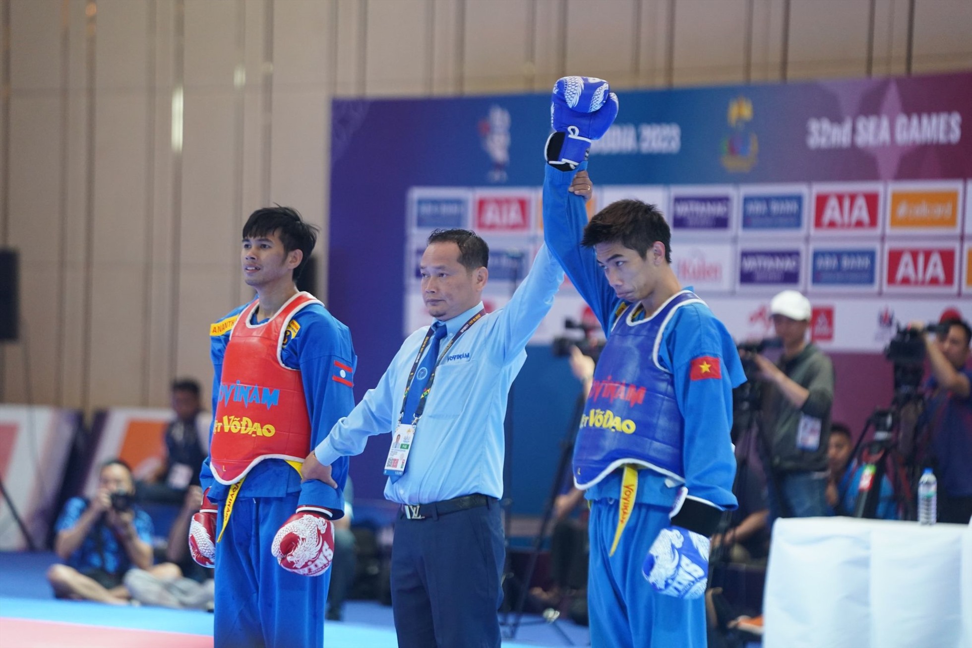 Nguyễn Thanh Liêm (giáp xanh) vào chung kết cạnh tranh tấm huy chương vàng. Ảnh: Thanh Vũ