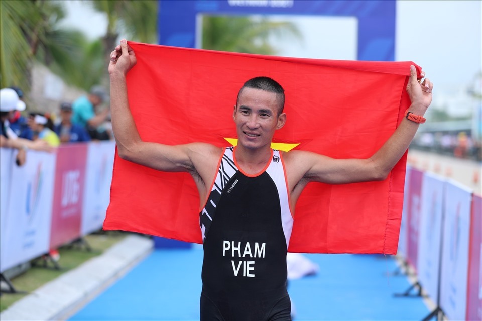 Phạm Tiến Sản giành huy chương vàng tại SEA Games 31 trên sân nhà năm ngoái. Ảnh: Hải Nguyễn