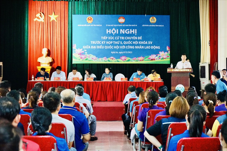 Toàn cảnh hội nghị tiếp xúc cử tri chuyên đề giữa Đại biểu Quốc hội trước kỳ họp thứ X, Quốc hội khoá XV.  Ảnh: Quỳnh Trang