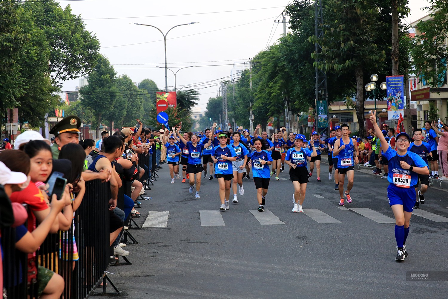 Hàng nghìn người tham gia chạy tại giải Quảng Ngãi Marathon Cup BSR 2023 tạo bầu không khí sôi nổi tại TP.Quảng Ngãi. Ảnh: Ngọc Viên