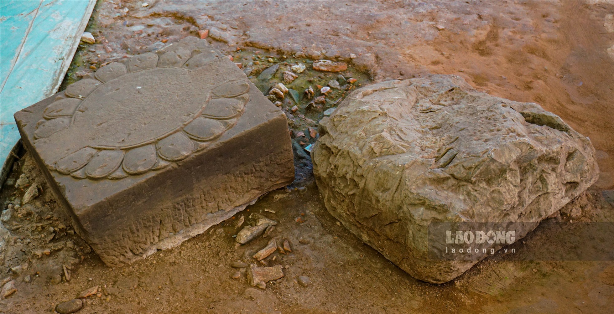 Chân tảng đá kê cột có niên đại hơn 1000 năm được bảo quản khá nguyên vẹn.