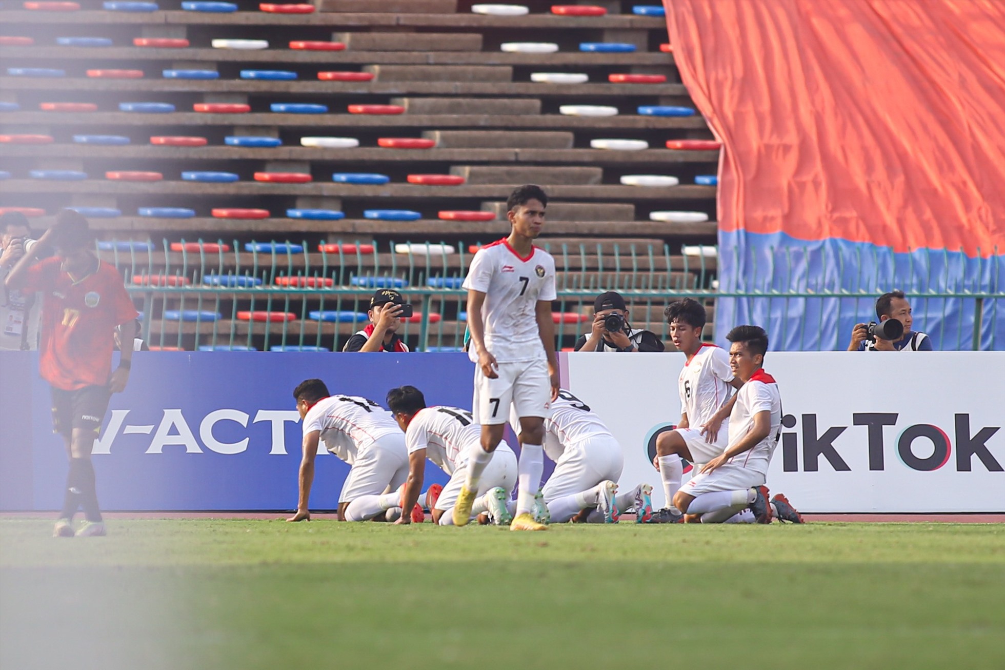 U22 Indonesia có bàn thắng mở tỉ số cuối hiệp 1. Ảnh: Thanh Vũ