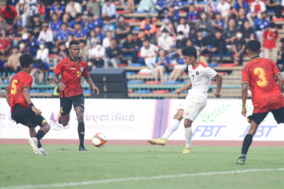 Những phút cuối trận U22 Indonesia nỗ lực tìm kiếm thêm bàn thắng nhưng bất thành. Giành chiến thắng chung cuộc 3-0, đội bóng xứ vạn đảo giành tấm vé sớm vào bán kết.
