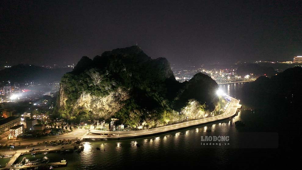 Đầu tháng 2.2023, UBND thành phố Hạ Long đã họp bàn, sẽ sớm mở cửa lại núi Bài Thơ cho du khách tham quan khám phá.