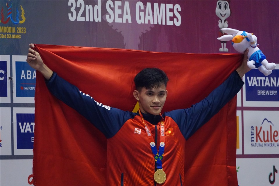 Kình Ngư Phạm Thanh Bảo giành huy chương vàng nội dung 100m ếch tại SEA Games. Ảnh: Nguyễn Đăng