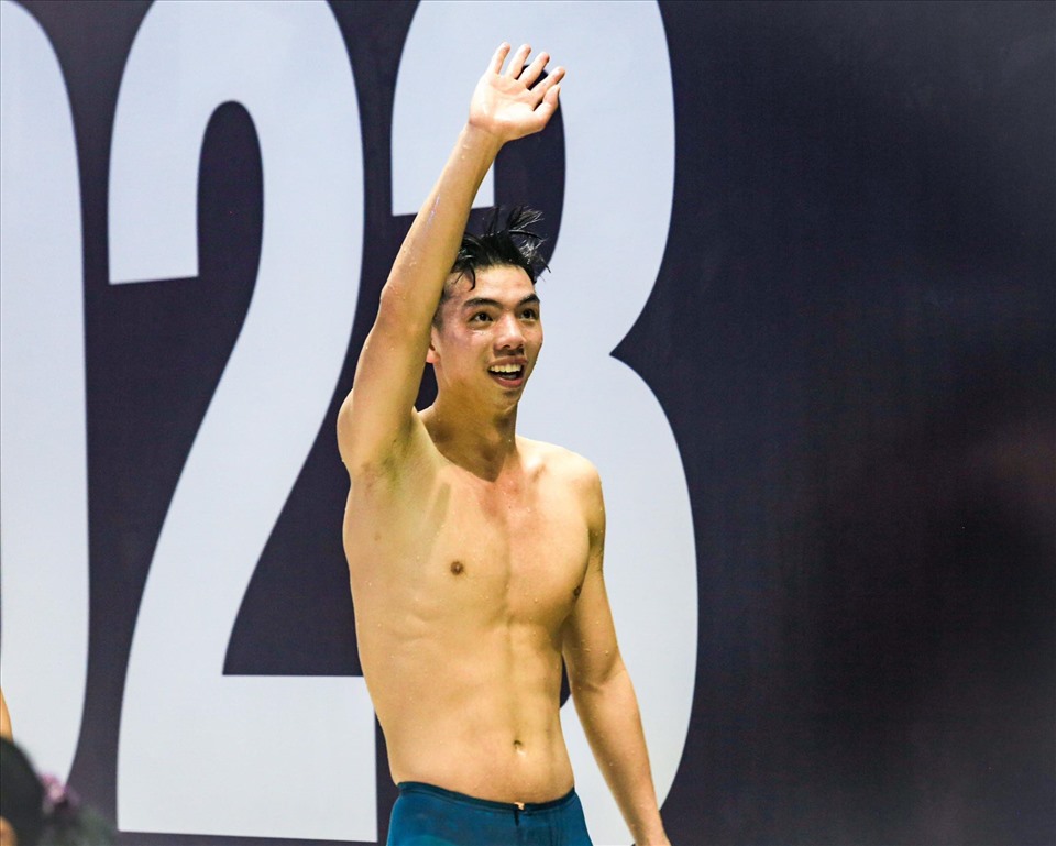 Huy Hoàng giành vàng nội dung bơi 1.500m. Ảnh: Thanh Xuân