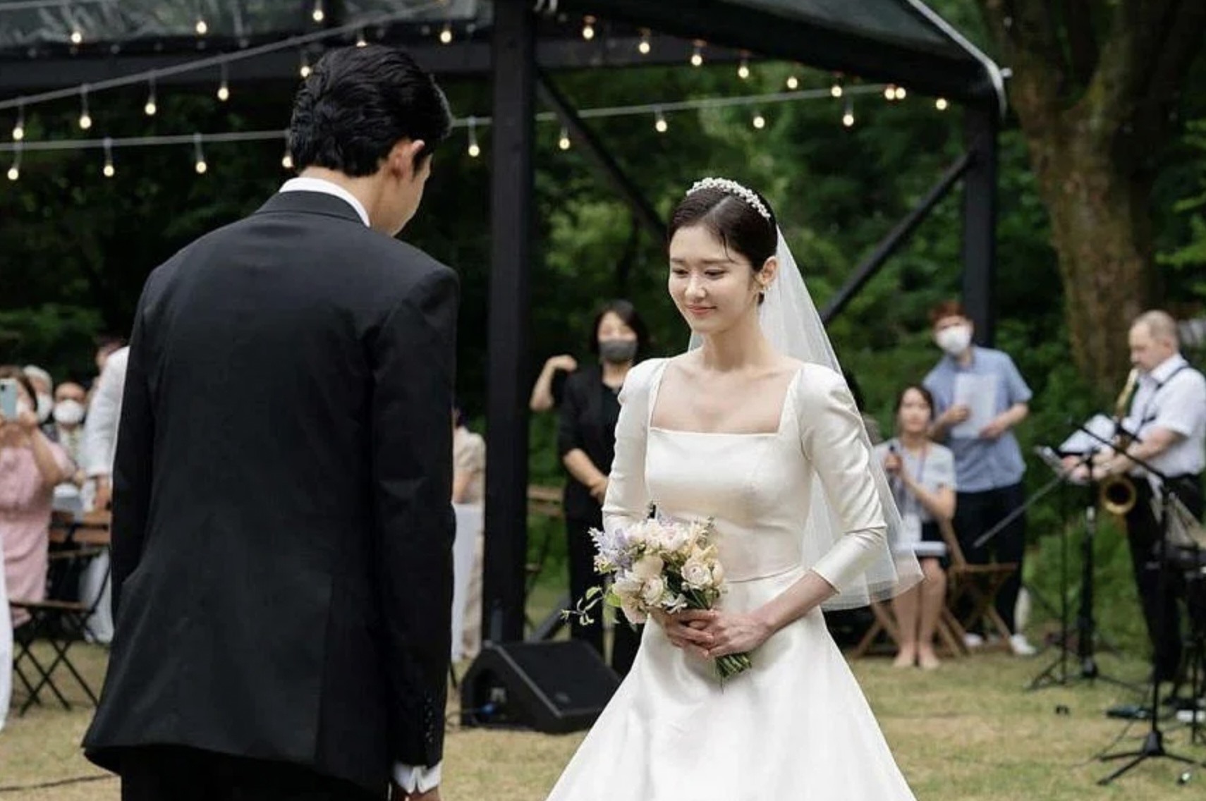 Nữ diễn viên Hàn Quốc Jang Nara kết hôn ở tuổi 41 với một người đàn ông trẻ hơn. Ảnh: Công ty quản lý Lawon Munhwa