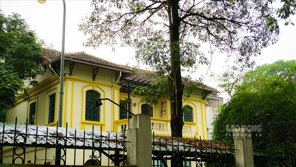 Công trình trường THPT Phan Đình Phùng đại diện cho phong cách kiến trúc của Hà Nội thời kỳ Pháp thuộc từ cuối thế kỷ 19 cho đến đầu thế kỷ 20.