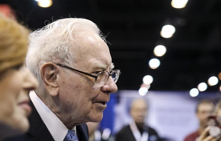 Tỉ phú Warren Buffett ngầm thừa nhận nền kinh tế sẽ khó tránh khỏi suy thoái. Ảnh: Xinhua