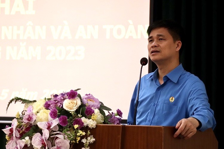 Đồng chí Ngọ Duy Hiểu, PCT Tổng LĐLĐ Việt Nam, Chủ tịch CĐVC Việt Nam phát biểu tại Hội nghị