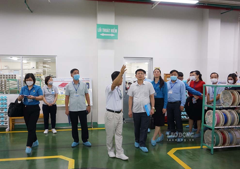 Đoàn công tác của LĐLĐ tỉnh tìm hiểu điều kiện làm việc tại Chi nhánh Công ty TNHH Yazaki Hải Phòng tại Quảng Ninh.
