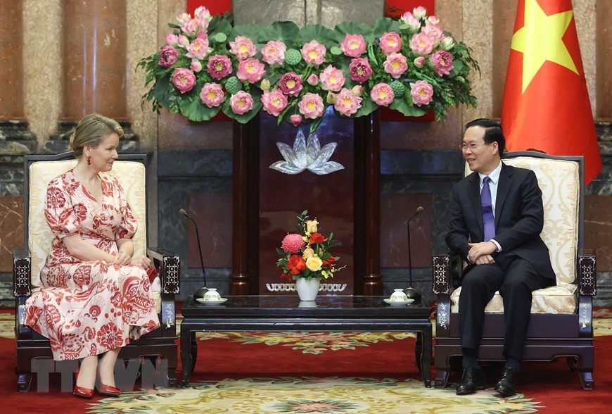 Hoàng hậu Mathilde trân trọng cảm ơn Chủ tịch nước Võ Văn Thưởng đã dành thời gian tiếp, trao đổi với đoàn công tác của UNICEF Bỉ. Ảnh: TTXVN