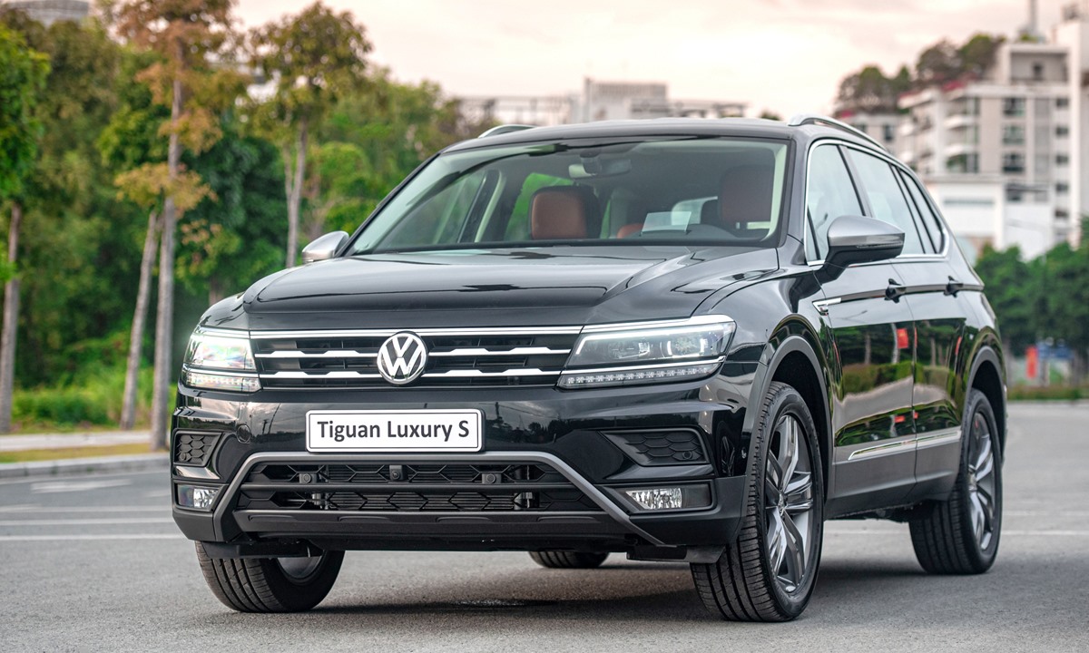 Nhằm xả bớt hàng tồn, các mẫu Volkswagen Tiguan Allspace tại Việt Nam phiên bản sản xuất năm 2021 được giảm giá lên tới hơn 300 triệu đồng. Ảnh: Volkswagen.