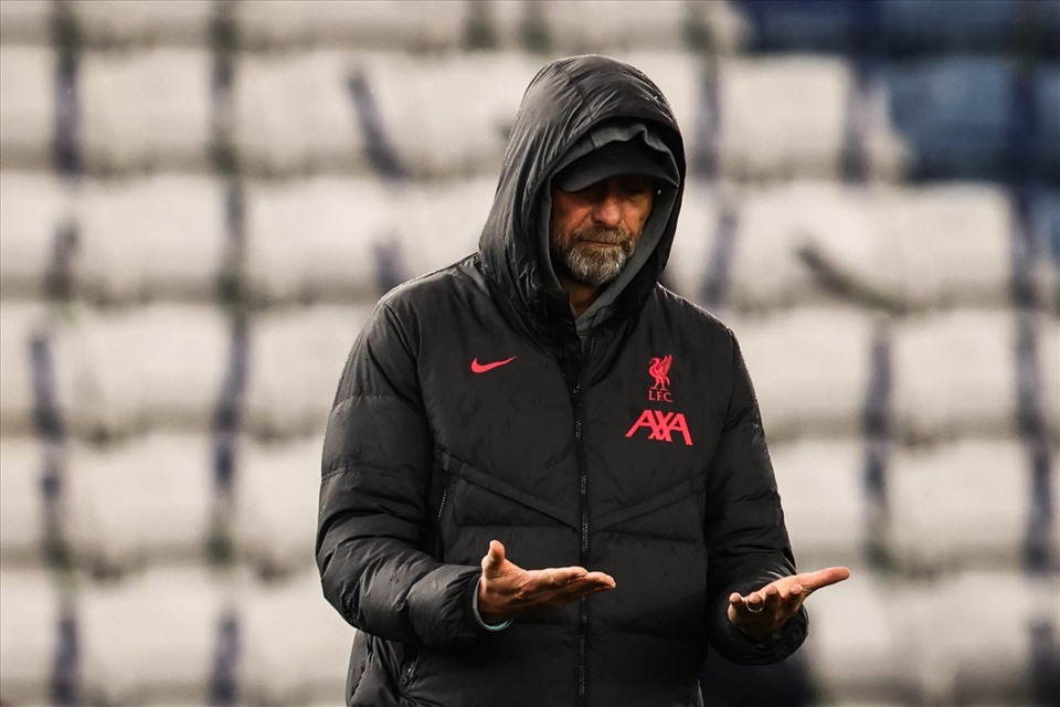 Jurgen Klopp hiểu được sự cấp bách trong việc đại tu tuyến giữa của Liverpool.  Ảnh: AFP