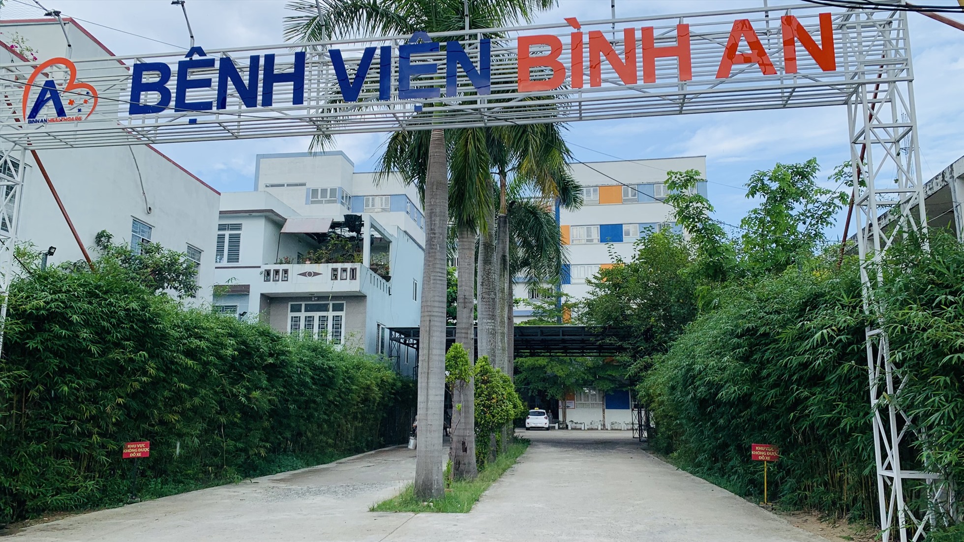 Bệnh viện Bình An Quảng Nam cam kết sẽ trả nợ lương và bảo hiểm cho NLĐ sau khi tìm được nhà đầu tư mới. Ảnh Hoàng Bin