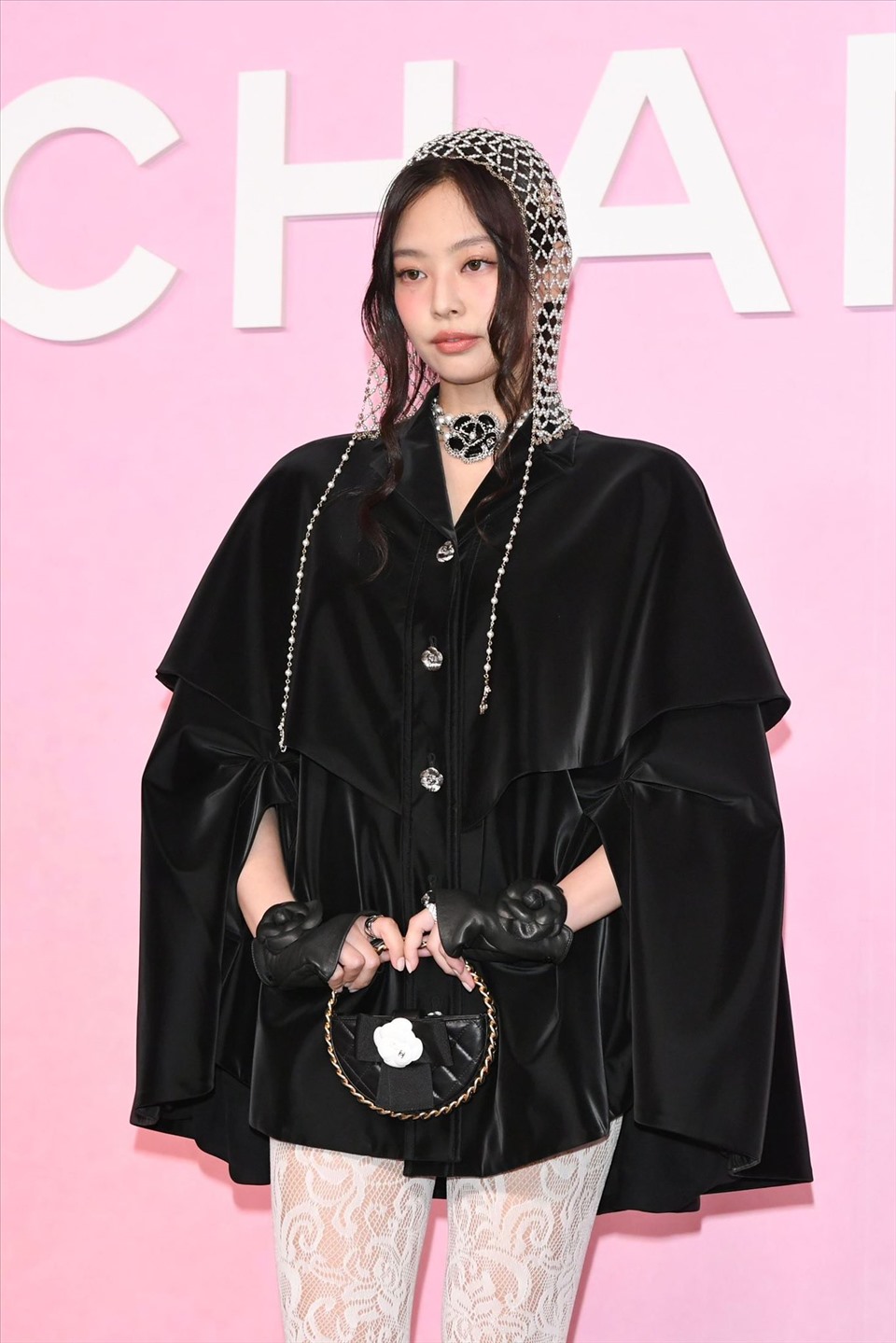 Jennie BLACKPINK che chấn thương dự Chanel Thu Đông 2023