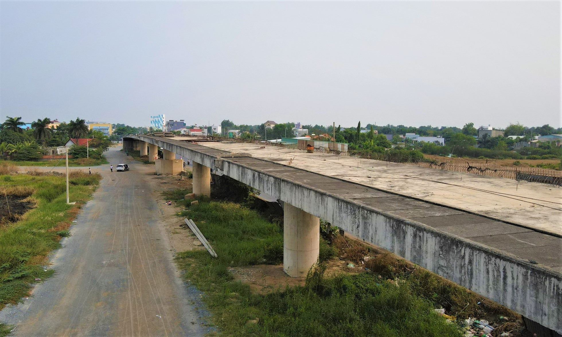 Trước đó, ngày 13.3,  Phó thủ tướng Chính phủ Trần Hồng Hà thị sát thực tế dự án cao tốc Bến Lức - Long Thành, nhằm tháo gỡ khó khăn, vướng mắc, đẩy nhanh tiến độ dự án giao thông trọng điểm quốc gia.