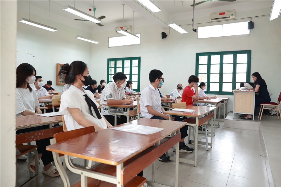 Thí sinh tham dự kỳ thi tuyển sinh lớp 10 THPT công lập tại Hà Nội năm 2023. Ảnh: Hải Nguyễn