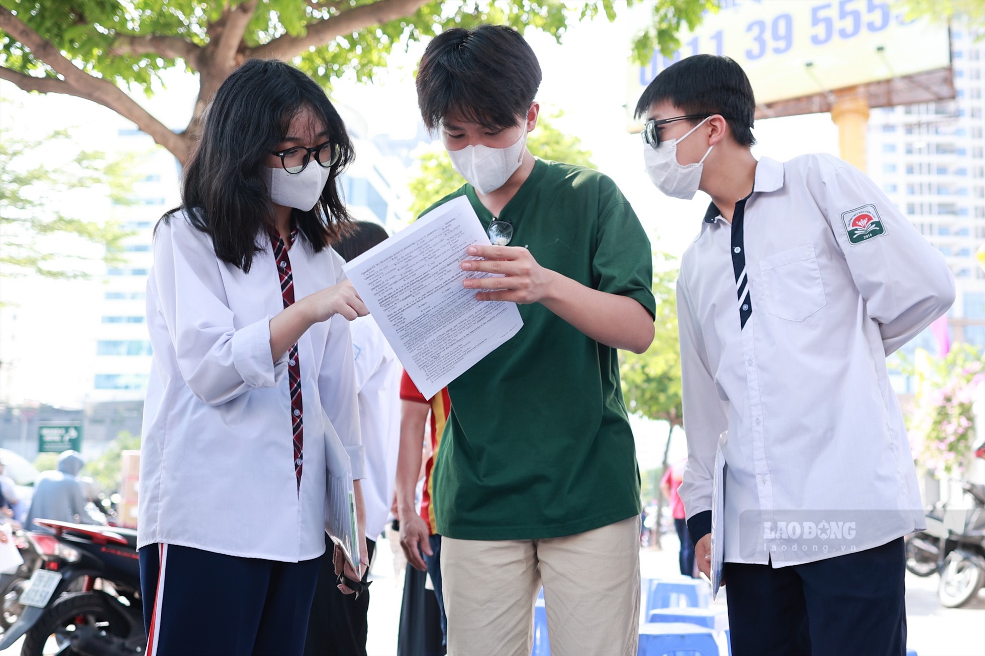Thí sinh tham dự kì thi tuyển sinh lớp 10 THPT công lập tại Hà Nội năm 2023. Ảnh: Trà My