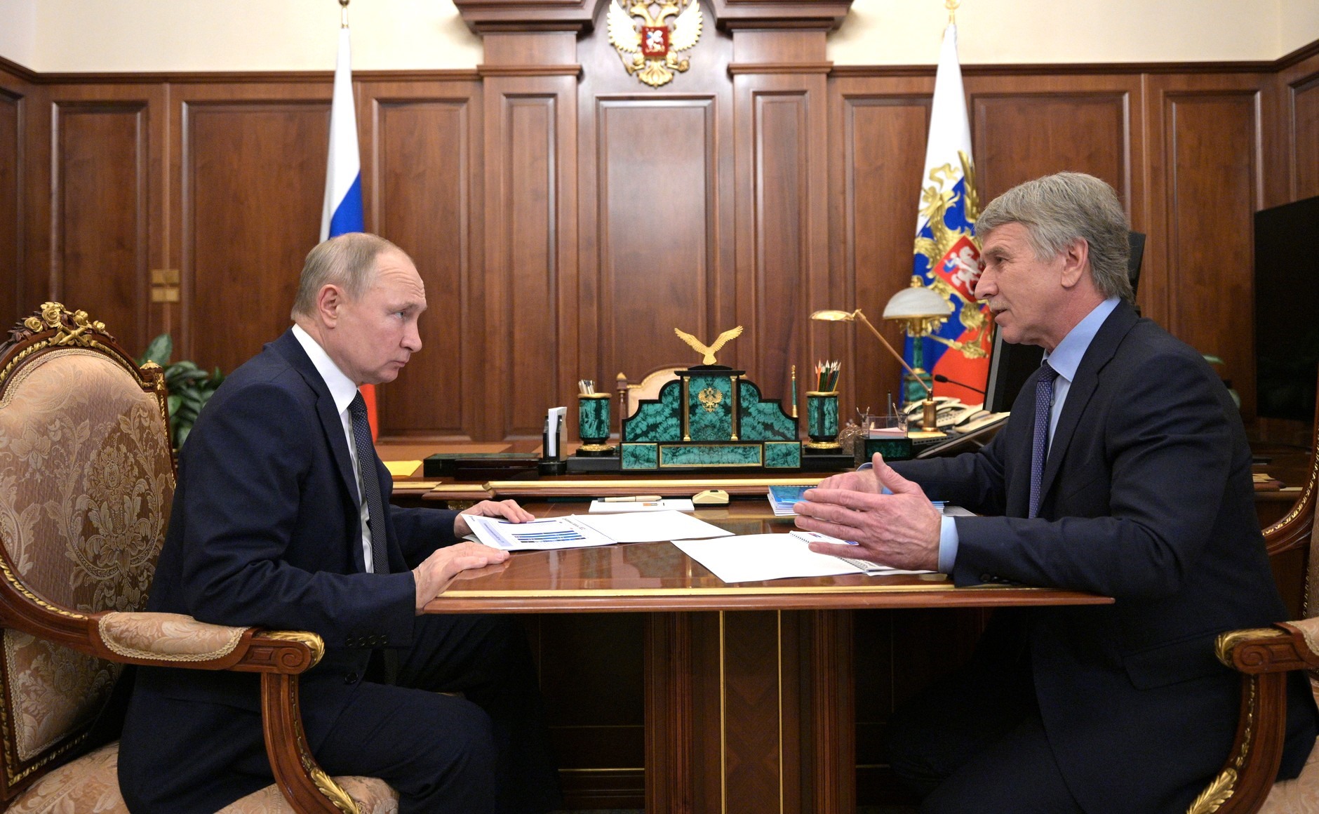 Tổng thống Nga Vladimir Putin gặp CEO Novatek, ông Leonid Mikhelson. Ảnh: Kremlin