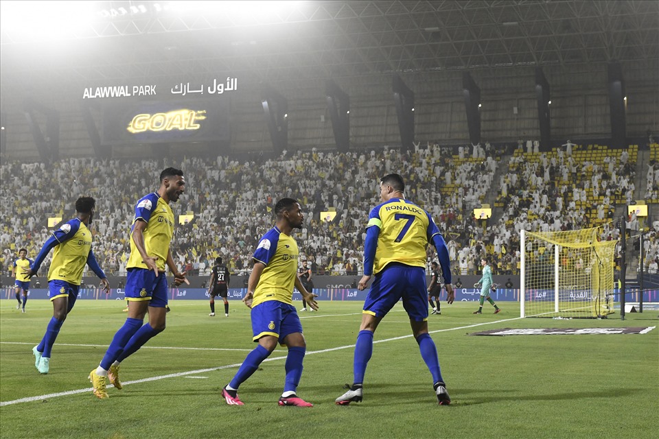 Những khán đài đầy ắp khán giả, những tiếng hò reo và sự bùng nổ là những gì đang đến với Saudi Pro League. Ảnh: AFP