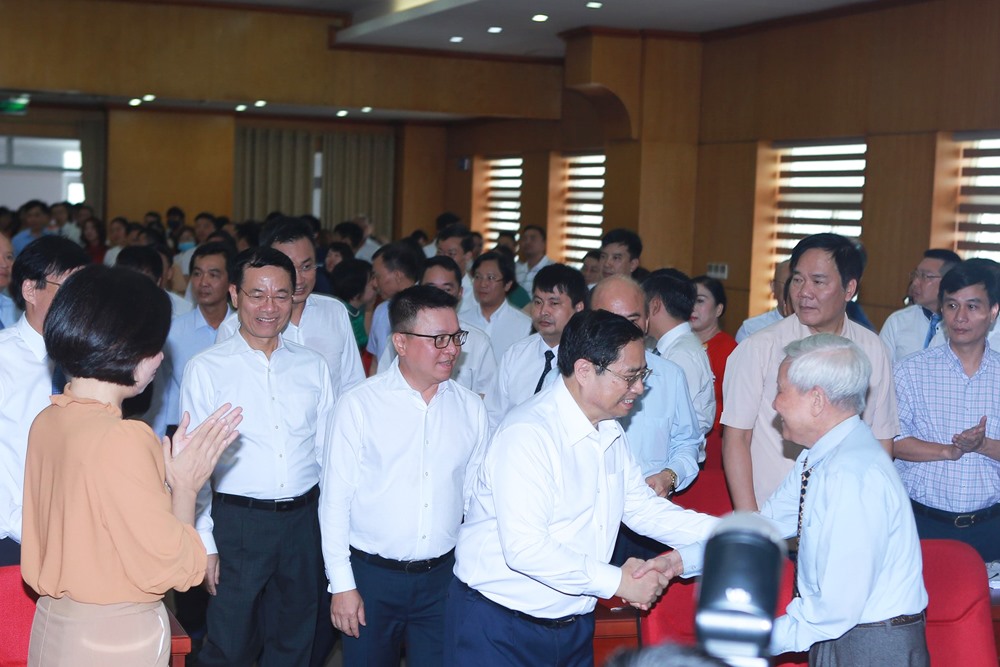 Thủ tướng Phạm Minh Chính và các đại biểu tham dự buổi làm việc. Ảnh: Phạm Đông