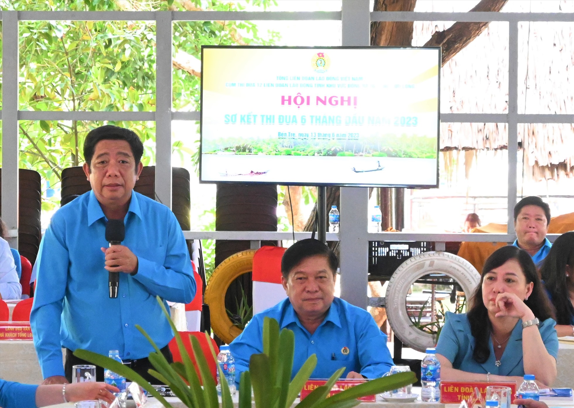 Ông Nguyễn Thanh Sơn - Chủ tịch LĐLĐ tỉnh Sóc Trăng - phát biểu tại hội nghị. Ảnh: Thành Nhân