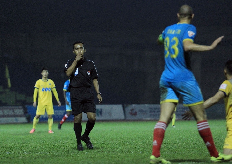 Trọng tài người Malaysia Suhaizi Bin Shukri từng làm nhiệm vụ ở một số trận đấu tại V.League. Ảnh: Đình Thảo