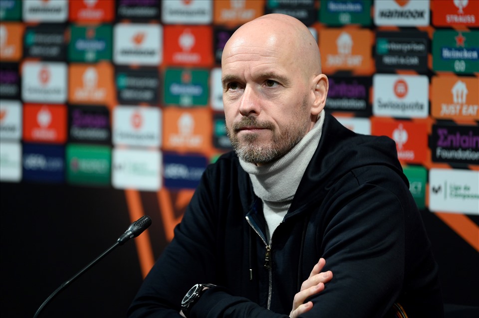 Ten Hag đã khôn ngoan nhiều hơn qua mỗi buổi đối diện với truyền thông trên ghế huấn luyện viên trưởng của Manchester United. Ảnh: AFP