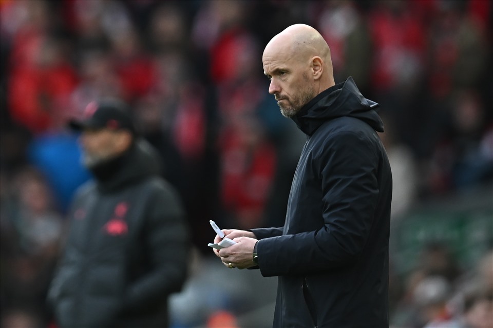 Ten Hag trong trận đấu với Liverpool ở mùa giải vừa rồi. Ảnh: AFP