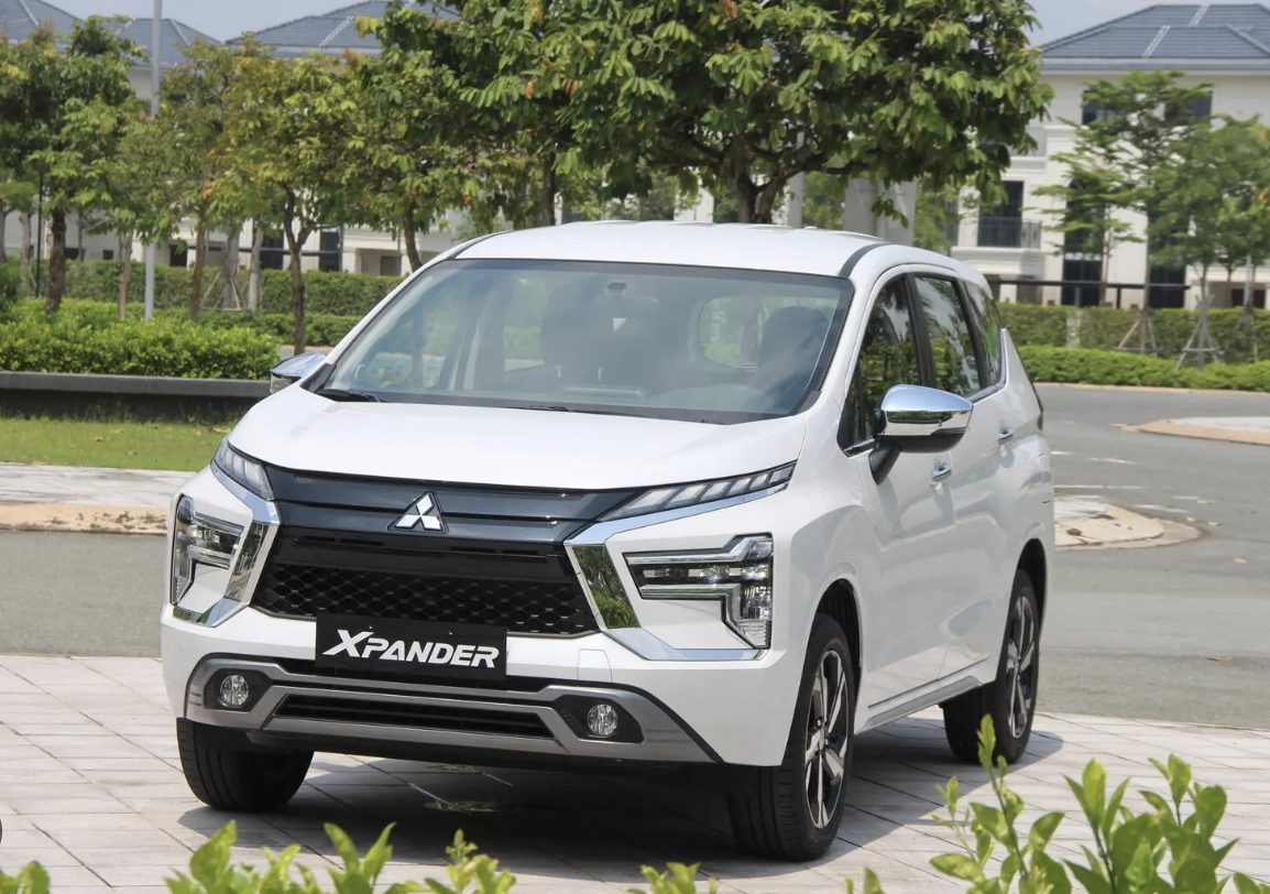 Với 1.171 chiếc bán ra trong tháng 5, doanh số của Mitsubishi Xpander tăng nhẹ 8% so với tháng 4. Kết quả giúp mẫu MPV bán chạy nhất thị trường tăng 4 bậc so với vị trí thứ 6 của tháng trước, đồng thời đứng thứ 2 toàn thị trường và là mẫu xe MPV duy nhất góp mặt trong top 10. Doanh số luỹ kế của Xpander 5 tháng đầu năm 2023 đạt 6.699 chiếc, và đã chính thức đạt cột mốc 80.000 xe chỉ sau 5 năm chính thức gia nhập thị trường Việt Nam, vững vàng vị trí số 1 phân khúc MPV. Ảnh: Mitsubishi