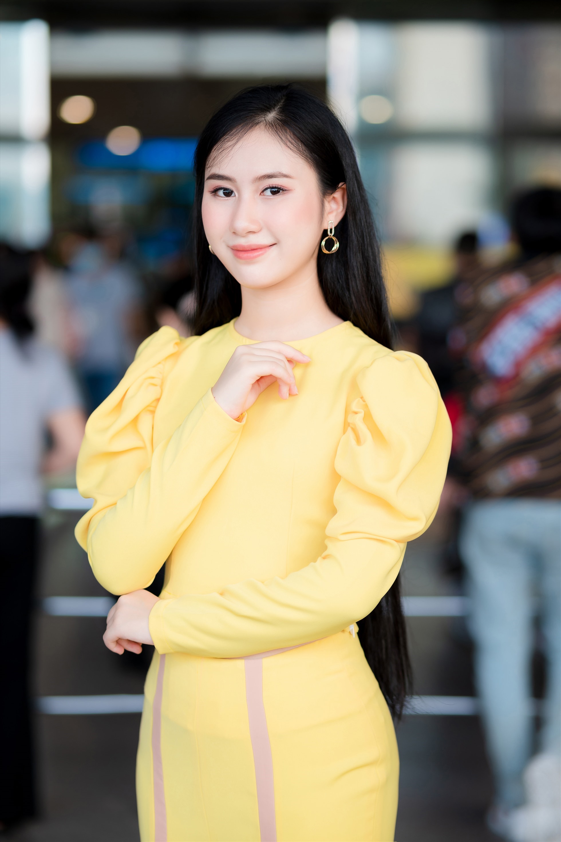 Nguyệt Minh được đánh giá có khả năng giao tiếp tốt, cô dạn dĩ trò chuyện với các thí sinh khác cũng như hăng hái tham gia các chương trình mà ban tổ chức đề ra.
