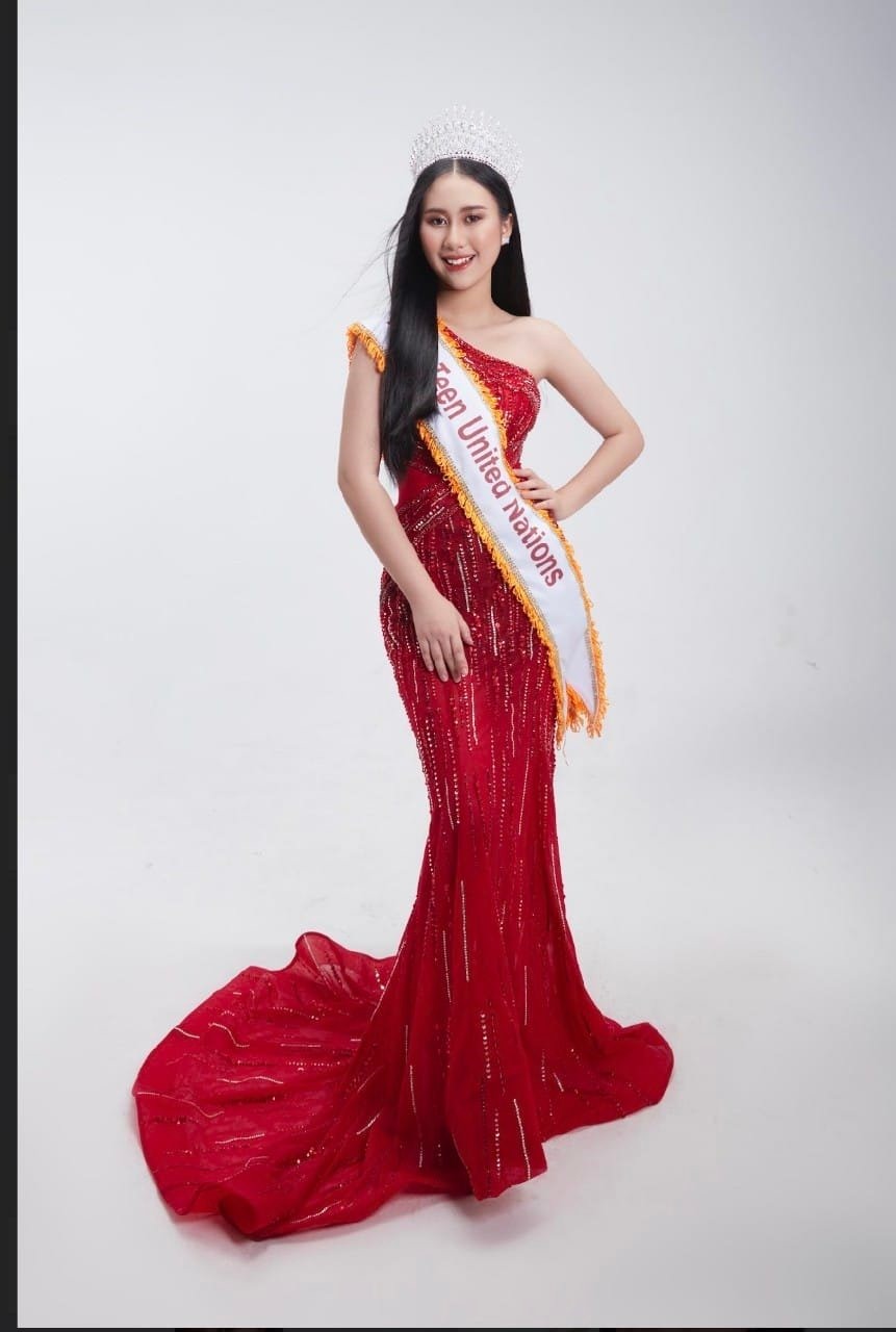 Cô cao 1,65m và từng đăng quang Miss Teen Grand Vietnam. Trong các hoạt động thường ngày, Nguyệt Minh được bạn bè đánh giá rất năng động, trải nghiệm nhiều hoạt động xã hội để tích lũy kỹ năng sống.