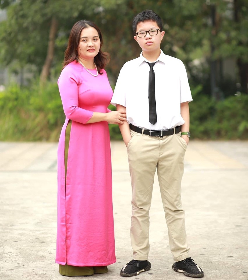 Đỗ Hải Nam và mẹ, chị Phan Thanh Thúy.