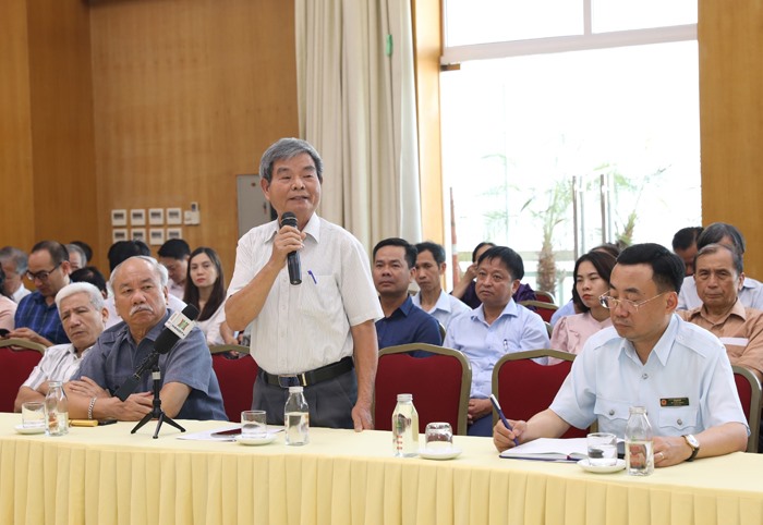 Cử tri quận Hoàn Kiếm nêu ý kiến tại hội nghị. Ảnh: Hanoi.gov
