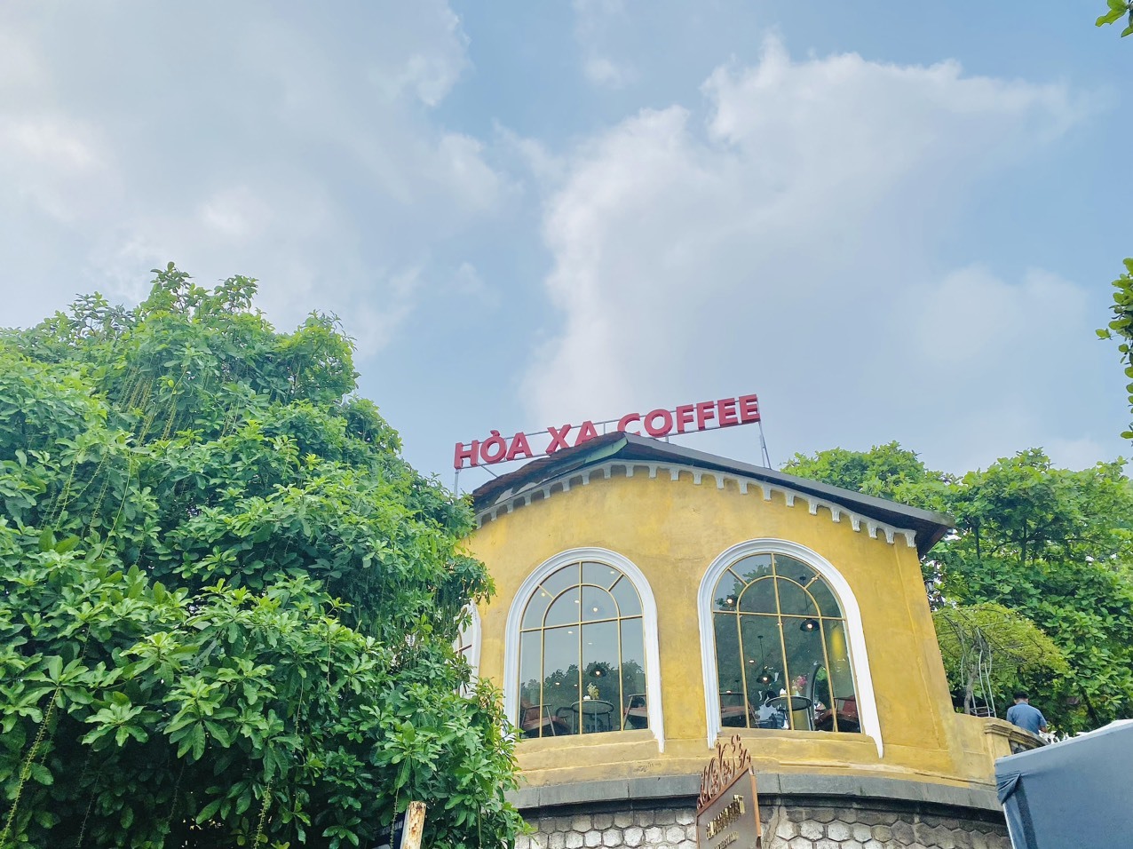 Theo đại diện của quán chia sẻ, cafe Hỏa Xa được mở với mục đích nâng tầm dịch vụ của bên đường sắt. Biến nơi đây trở thành điểm dừng chân, nghỉ ngơi, thư giãn cho các du khách trước khi lên tàu hay sau một chuyến hành trình dài. Đồng thời mang tới những trải nghiệm mới mẻ, tăng sự kết nối với các bạn trẻ, hướng tới sự thay đổi cách thức di chuyển khi đi du lịch trong tư duy của nhiều người.