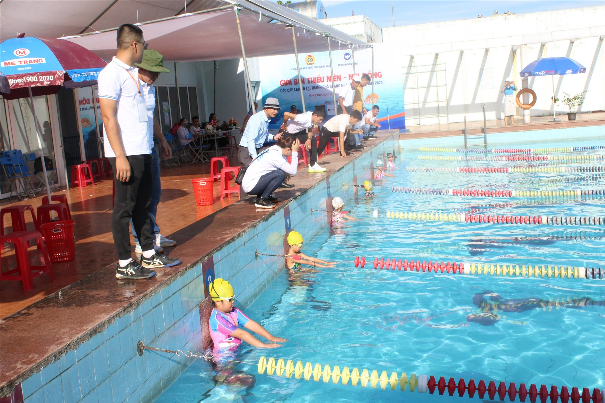 Giải kéo dài trong 2 ngày (17 -18.6. Đây cũng là hoạt động đánh giá phong trào bơi lội của tỉnh, góp phần phát triển phong trào tập luyện bơi lội trong lứa tuổi học sinh. Ảnh: Ngọc Viên