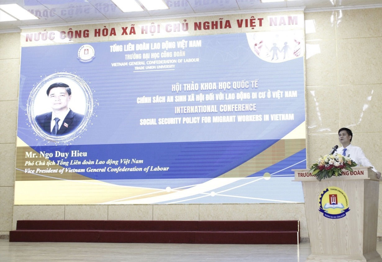 Phó Chủ tịch Tổng Liên đoàn Lao động Việt Nam Ngọ Duy Hiểu phát biểu tại Hội thảo. Ảnh: Kiều Vũ