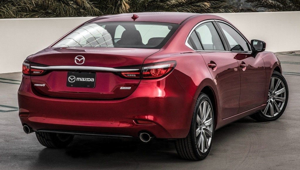 Doanh số tăng trưởng ổn định của Mazda 6 phần lớn đến từ chương trình khuyến mại lớn của hãng. Trong tháng 6, khách hàng khi mua Mazda 6 sẽ tiếp tục hưởng ưu đãi mạnh như được hỗ trợ 100% lệ phí trước bạ. Phiên bản 2.0 Luxury và 2.0 Premium được giảm 100 triệu đồng, đưa giá niêm yết lần lượt về mức 799 triệu đồng và 849 triệu đồng. Phiên bản 2.5 Premium được giảm cao nhất đến 125 triệu đồng. Như vậy sau khi được áp dụng ưu đãi, giá của mẫu xe này chỉ còn 924 triệu đồng.
