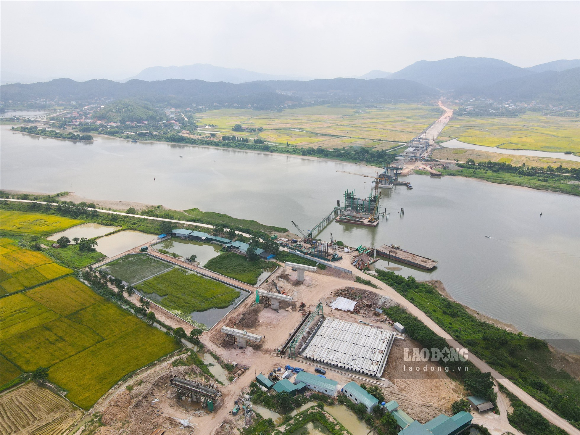 Dự án xây dựng cầu Đồng Việt, huyện Yên Dũng (Bắc Giang) và đường dẫn khởi công cuối tháng 6.2022 đang được đẩy nhanh tiến độ.