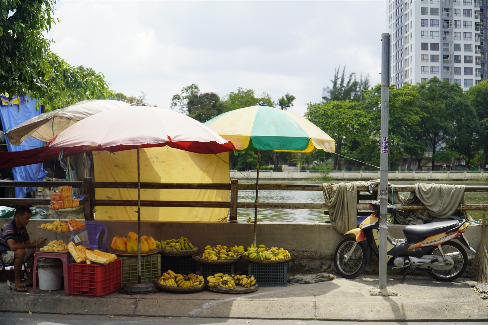 Khung cảnh bình dị vào lúc vơi khách.