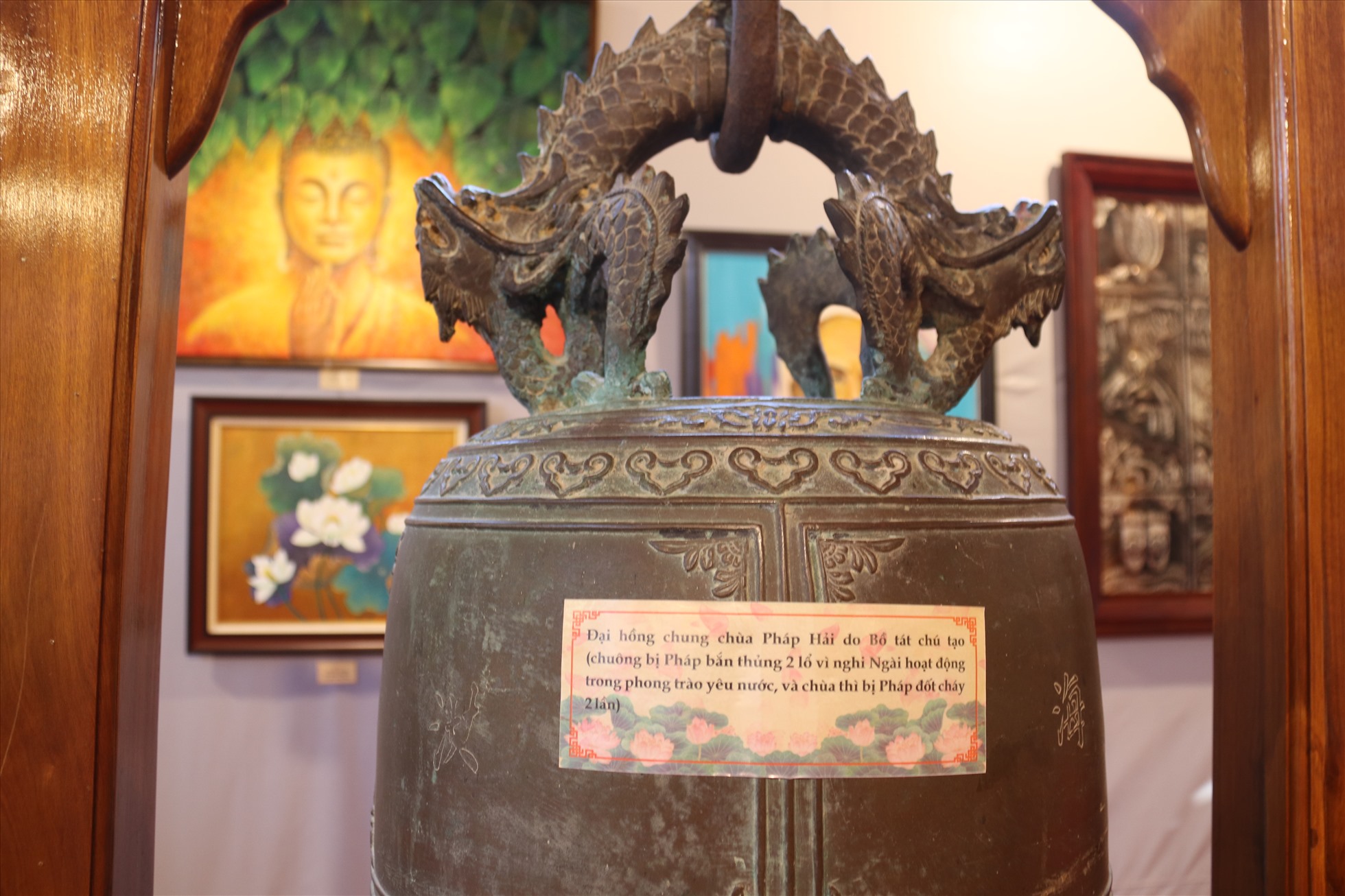 Những kỉ vật của Bồ tát Thích Quảng Đức được các chùa nơi ngài trụ trì, tu tập lưu giữ và trưng bày tại triển lãm. Ảnh: Phương Linh