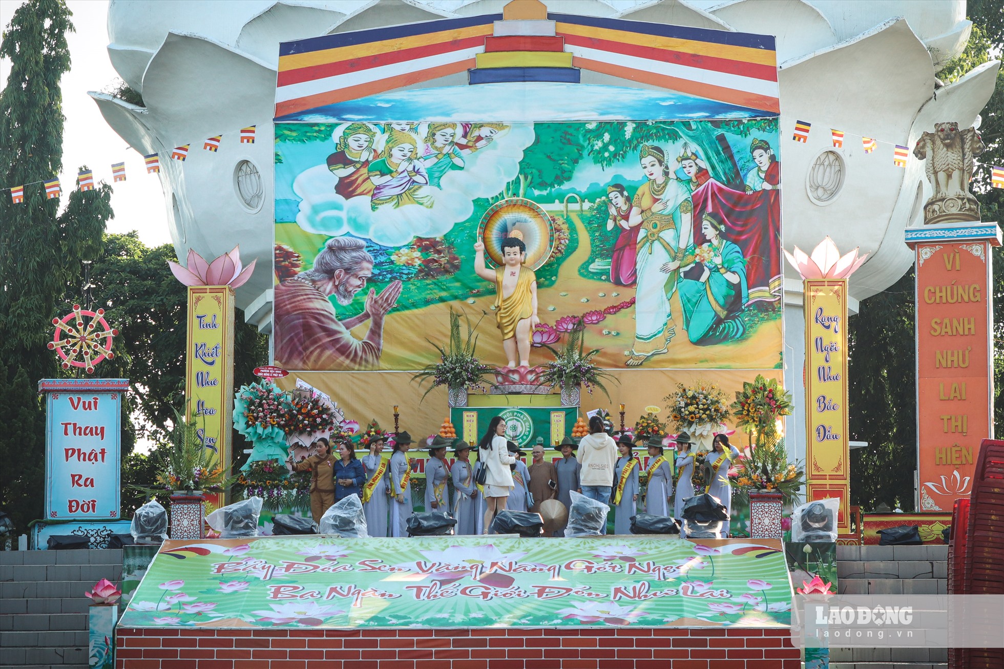 Giáo hội Phật giáo Việt Nam các cấp trên địa bàn và đồng bào Phật tử chung sức, đồng lòng cùng với nhân dân thành phố san sẻ yêu thương bằng nhiều hoạt động thiết thực.
