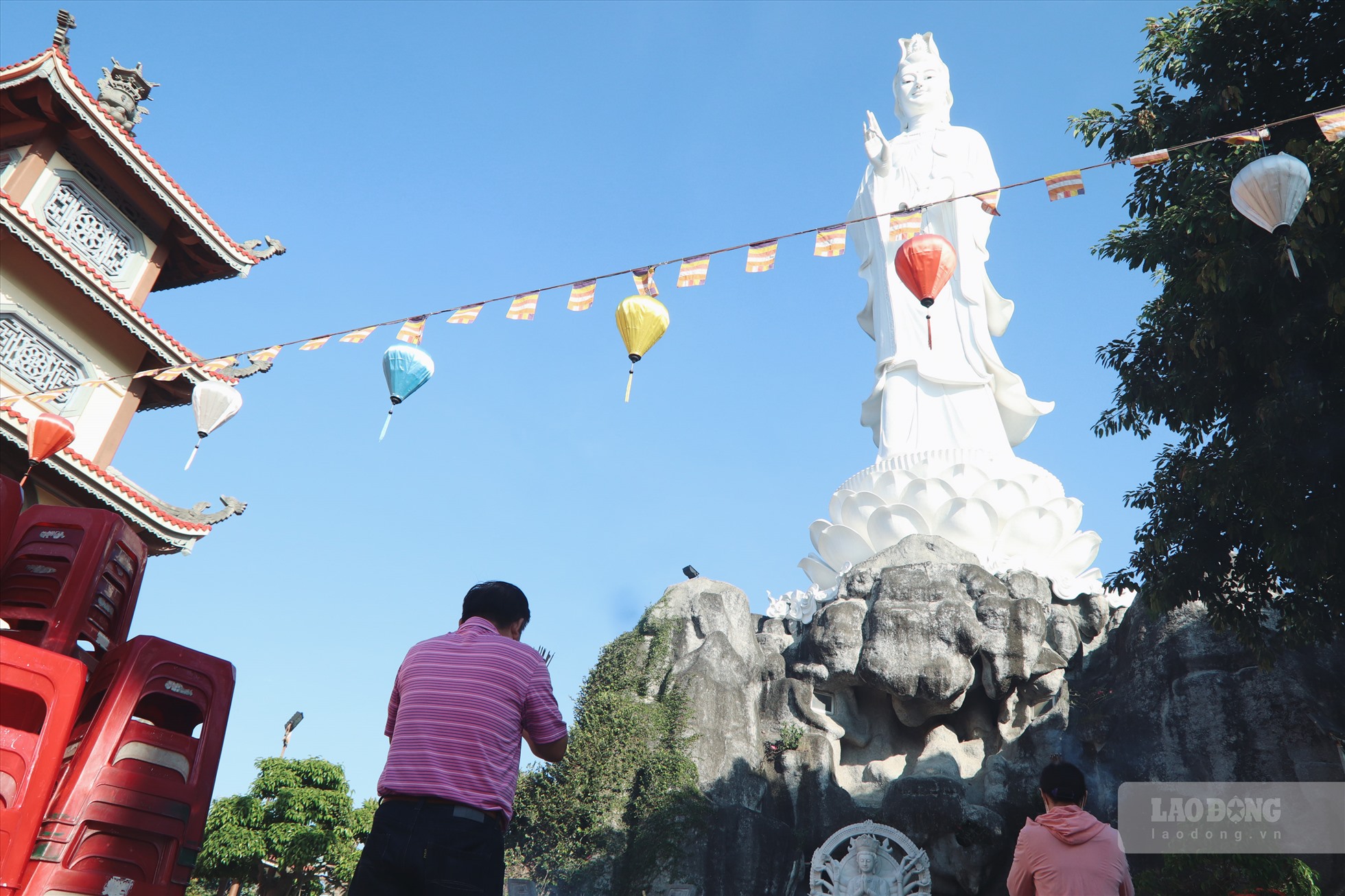 Hàng ngàn đồng bào Phật tử thành phố Đà Nẵng đón chào Đại lễ Phật Đản năm nay trong niềm hân hoan.