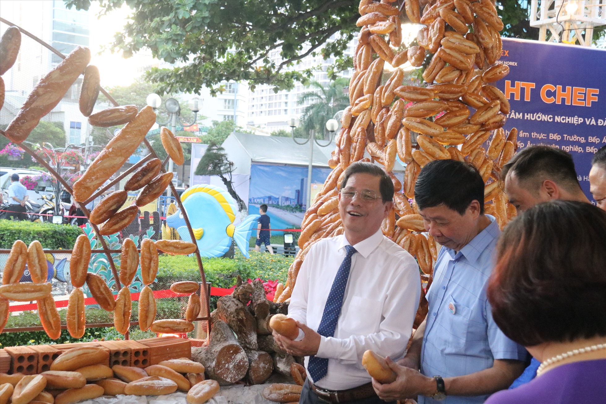 Bánh mì đặc ruột cũng là một trong những món ngon không thể bỏ qua với du khách khi đến Khánh Hòa. Ảnh: Phương Linh