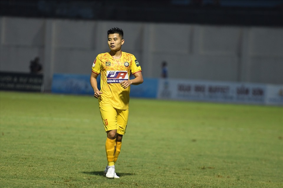 Lê Phạm Thành Long góp công lớn trong thành tích dẫn đầu bảng xếp hạng V.League 2023 của câu lạc bộ Thanh Hoá. Ảnh: Lan Hương