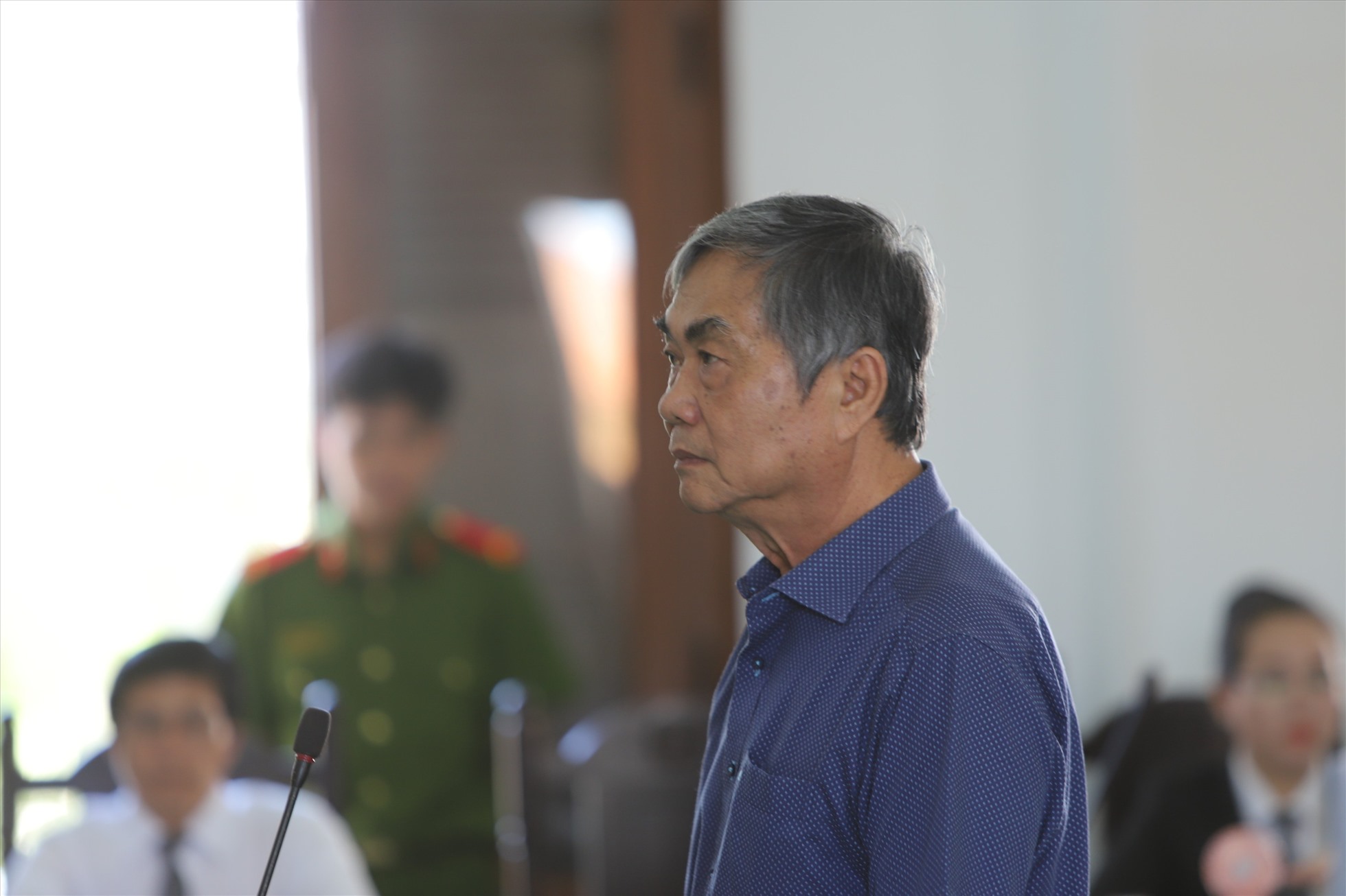 Bị cáo Nguyễn Chí Hiến tại phiên tòa phúc Thẩm. Ảnh: Hữu Long