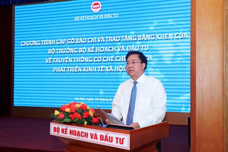 Thứ trưởng Trần Duy Đông đánh giá vai trò của báo chí trong công tác tuyên truyền chính sách của Đảng, Nhà nước. Ảnh: Phan Trâm