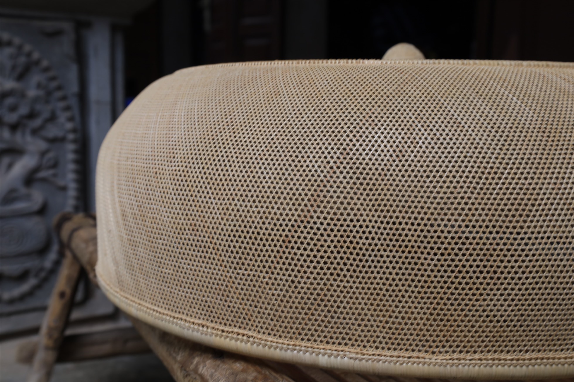 Những sợi nan đan nhau như chiếc màn tuyn - loại màn ngủ có công dụng chống muỗi. Ảnh: Nguyễn Thúy